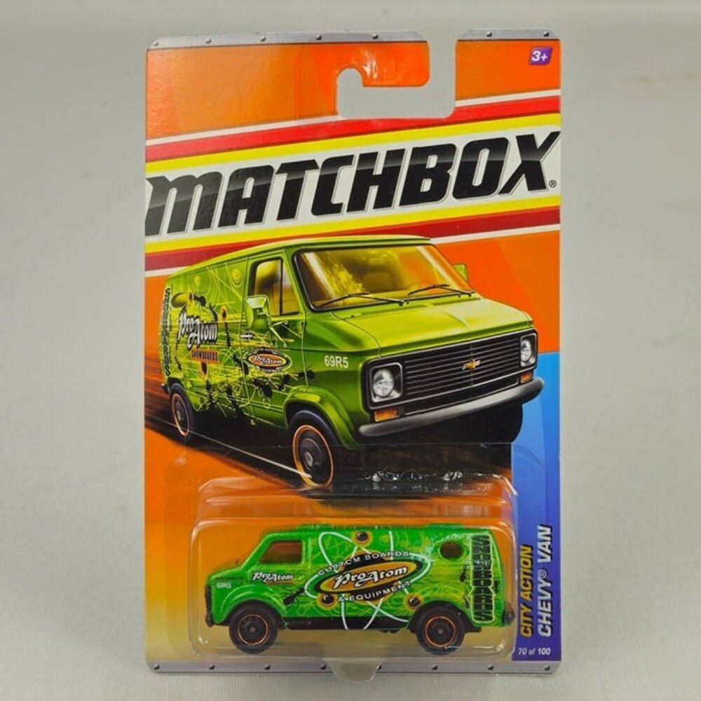2011 Matchbox CHEVY VAN Green Pro Atom City Action 11/14‎ & 70/100 (K245) NIB